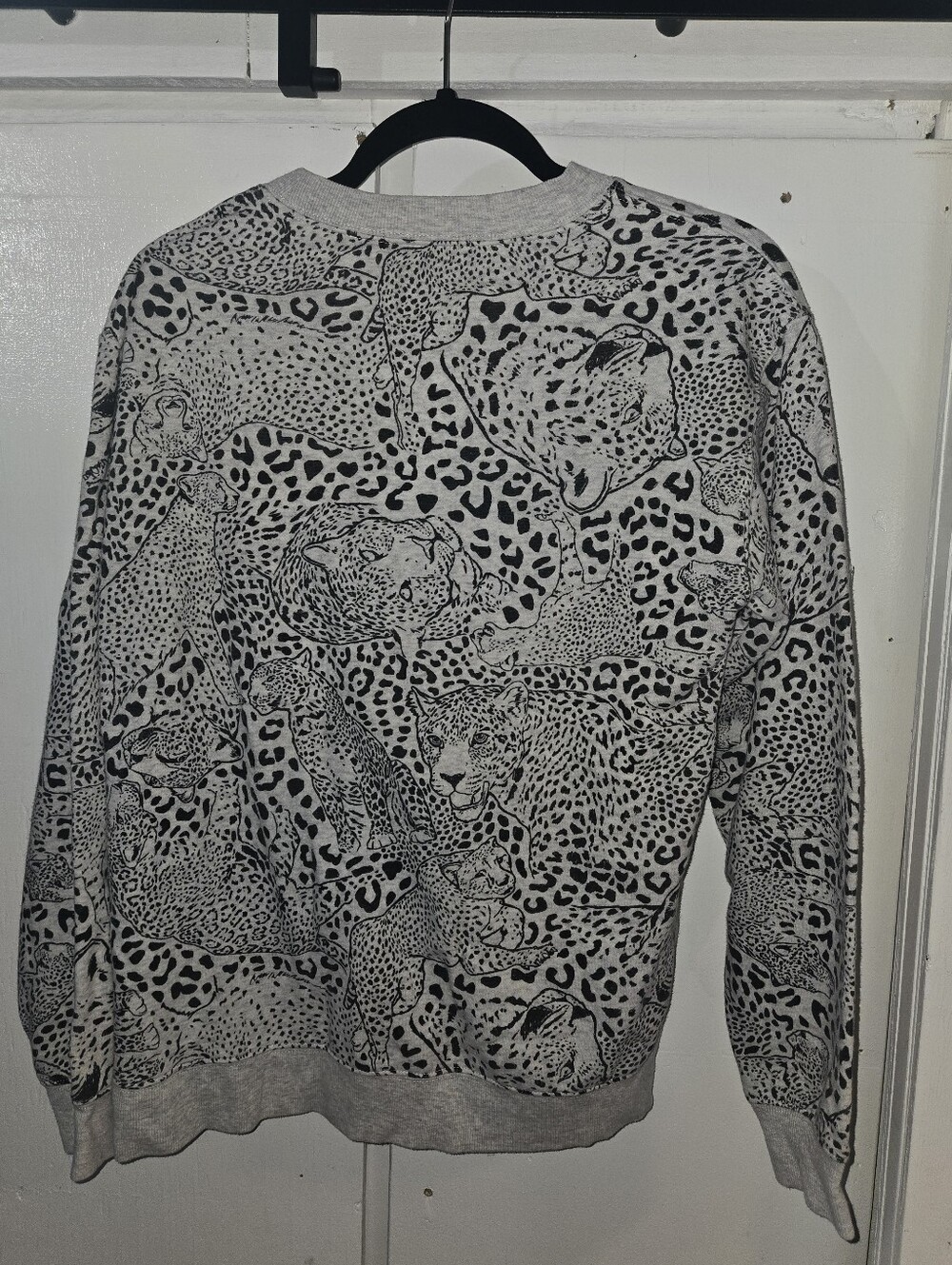 Forever 21 Womens Punk Grey Black Animal Leopard Print Sweatshirt Size Medium - Picture 2 of 4